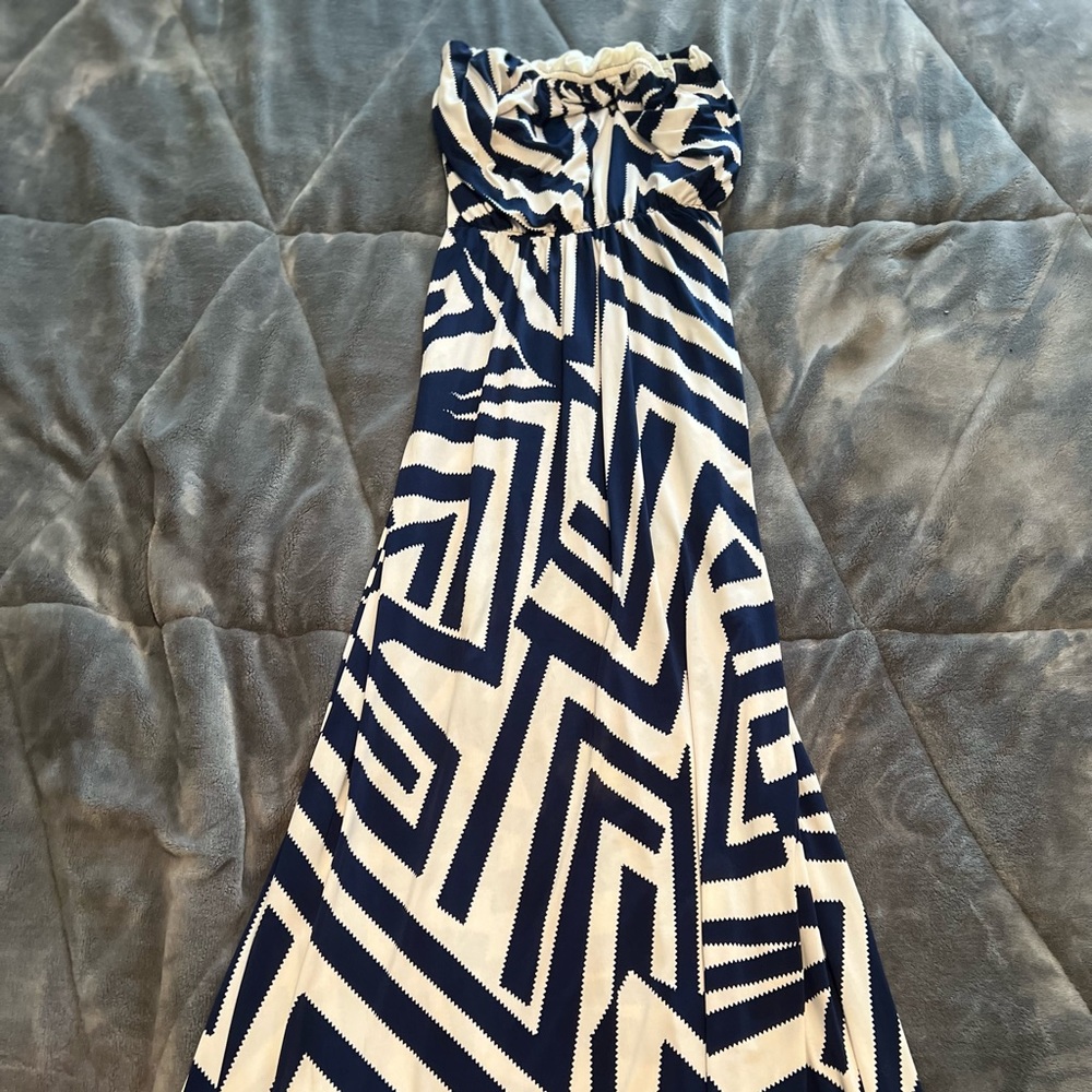 Navy/white strapless maxi dress —- small
